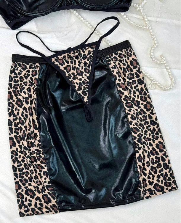 ست سوتین و دامن چرم زنانه