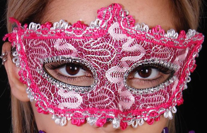 نقاب بالماسکه