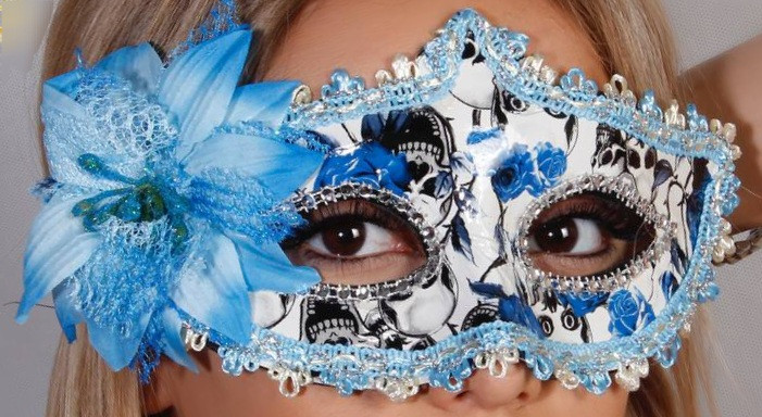 نقاب بالماسکه