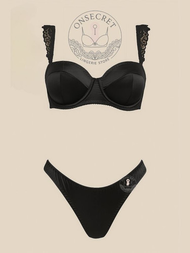 شورت و سوتین زنانه