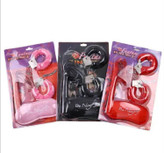 ست شلاق، چشمبند، دستبند فلزی خزدار