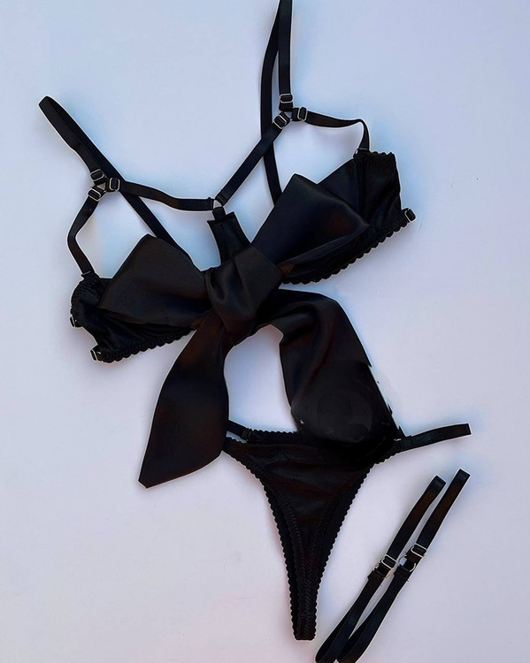 ست لباس زیر فانتزی زنانه