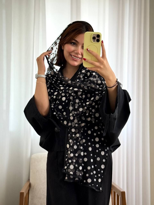 شال مجلسی زنانه از جنس تور با خلفای درشت استایلی متمایز