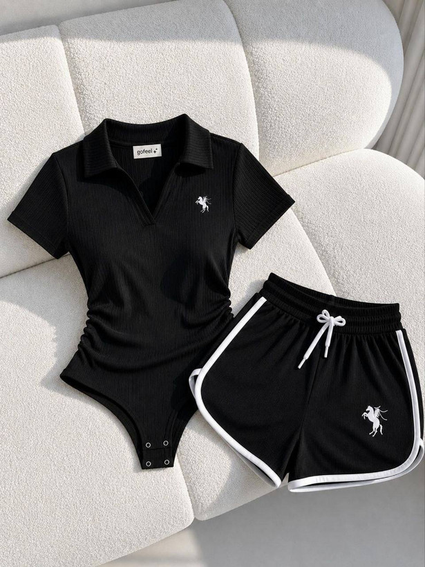 ست بادی و شورتک زنانه مدل پولو از جنس فانریپ کبریتی با گلدوزی لوگو