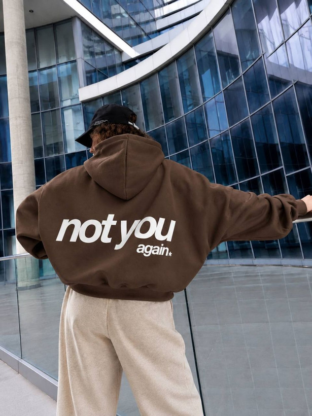 سویشرت زنانه کلاهدار زیپدار با جیب کانگورویی و نوشته Not You در پشت لباس.
