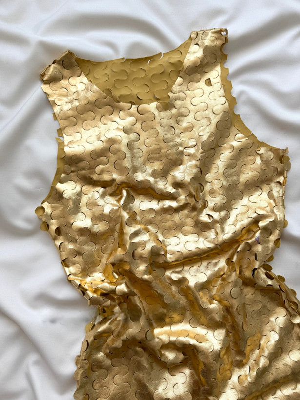 تونیک زنانه کوتاه دیسکویی فلسی با بافت باز مشبک و فرم جذب بدون آستین